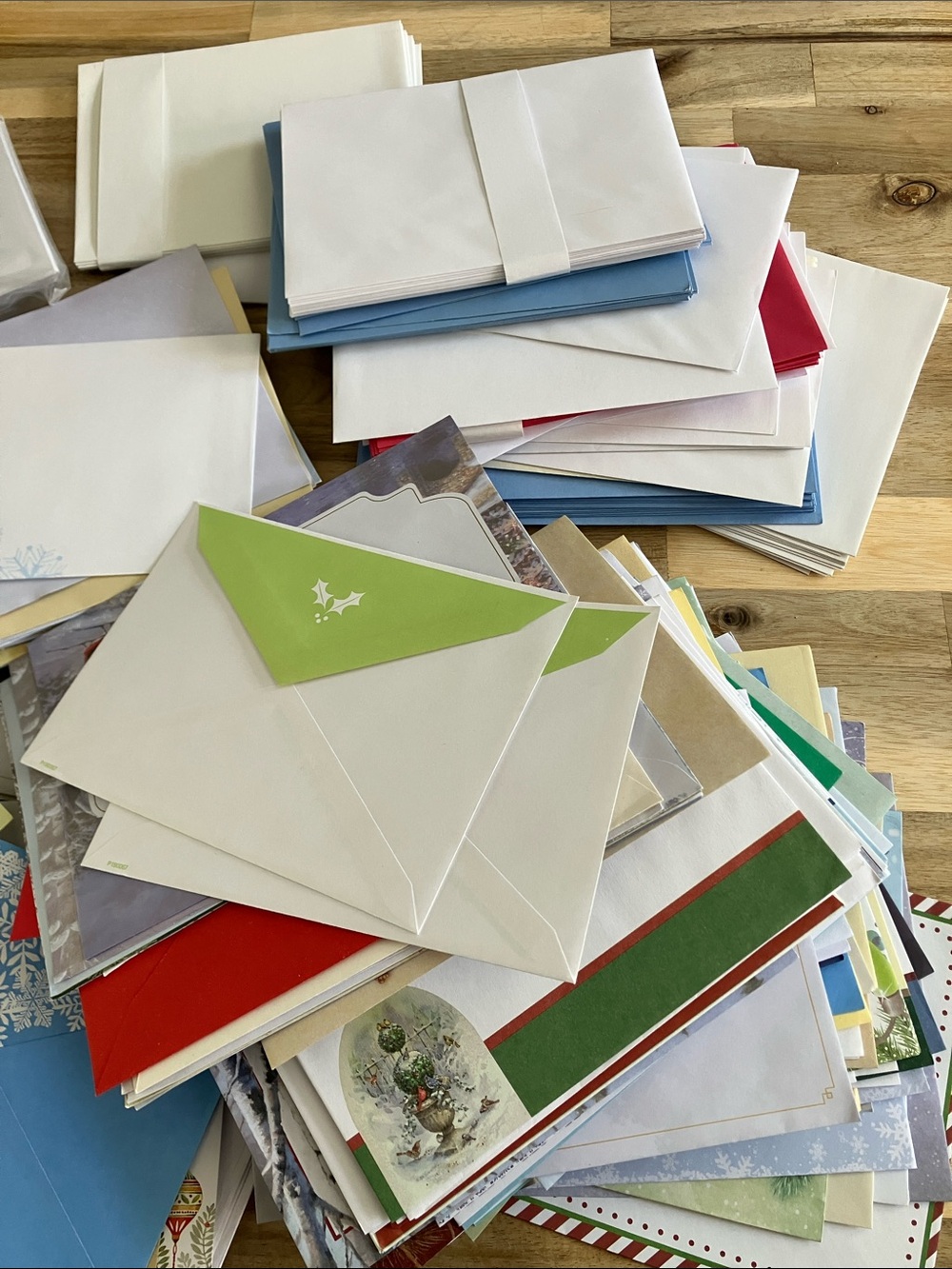 Bundle of 200 New/Unused Envelopes - Plain and Holiday Themed - Picture 2 of 4